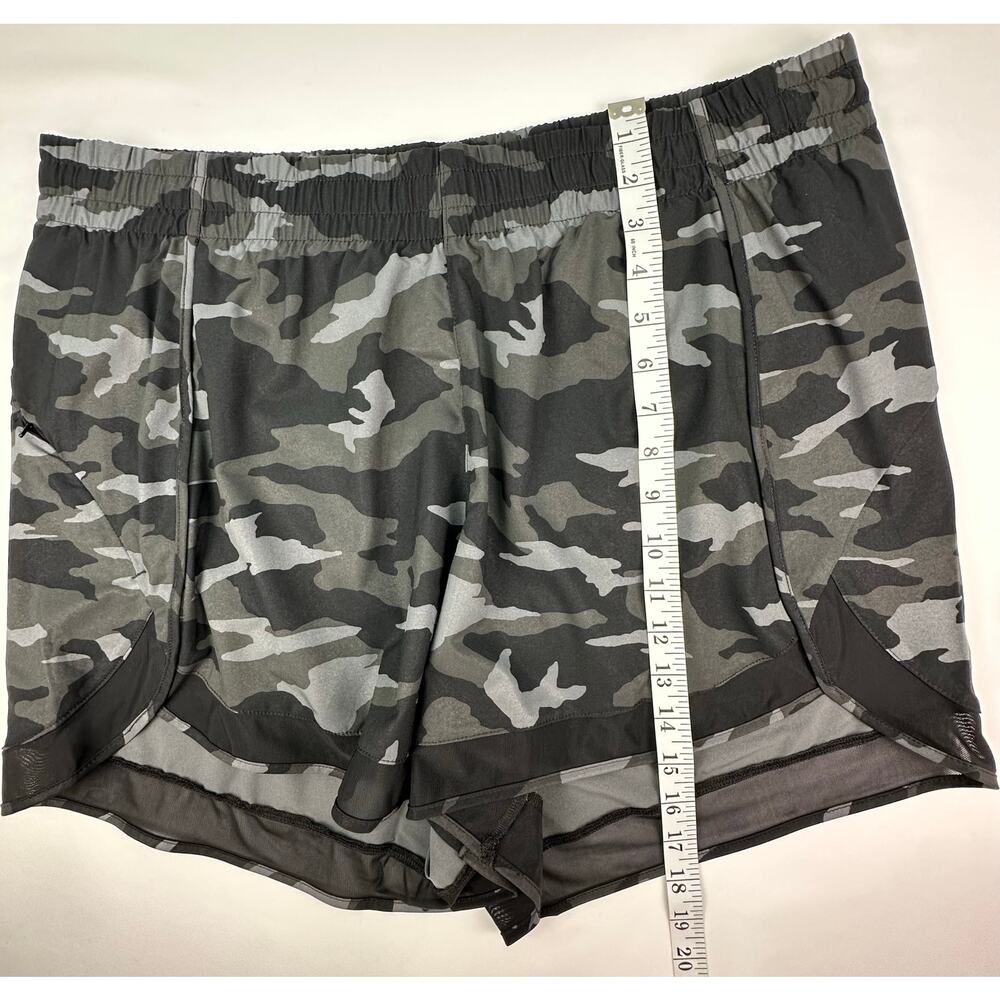 NWOT Athleta 1X Printed Mesh Racer Run Shorts 4” Camo Gray Black - Picture 8 of 9